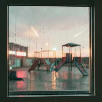 雨窗童年