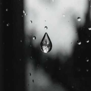碎裂的雨夜
