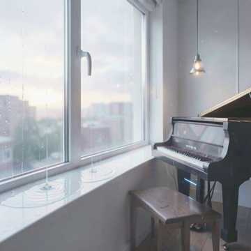 雨声落枕边