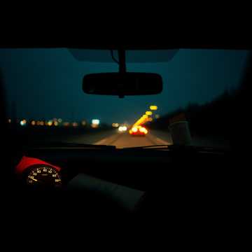 凌晨五点四十七分行駛車輛