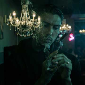 烛影酒杯