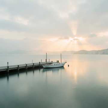 停泊等风来