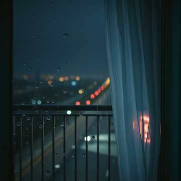 听雨开窗的夜