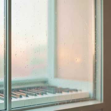 雨后窗边