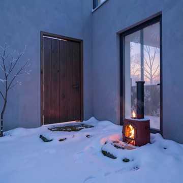 庭前雪落声
