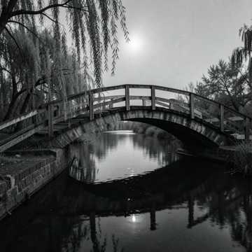 Moon Over Willow Bridge-版本2