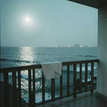 隔着海岸线听风