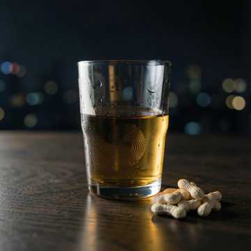 夜里那杯酒