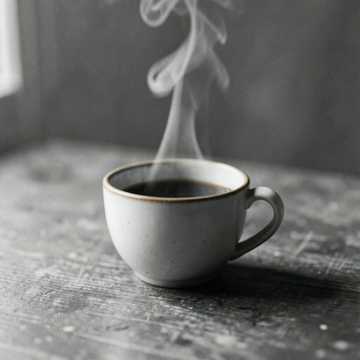 那杯茶还烫手