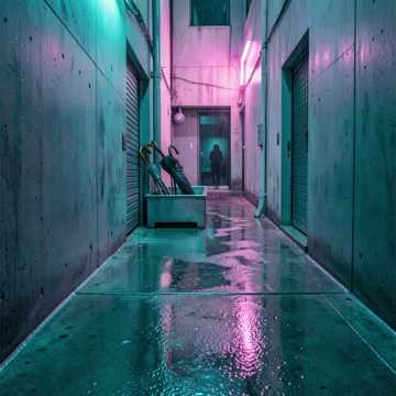 钢铁雨水巷