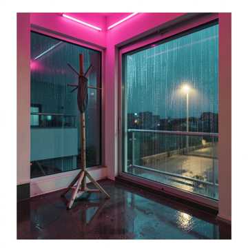 伞架上的晴雨