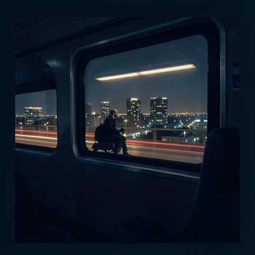 夜车窗外灯一盏