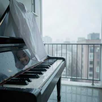 雨碎旧钢琴