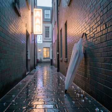 玻璃雨巷