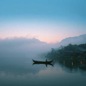 《颂次北固山下》